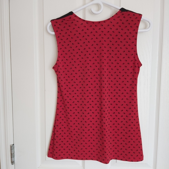 2/$15 Laura red sleeveless tio - Picture 3 of 3
